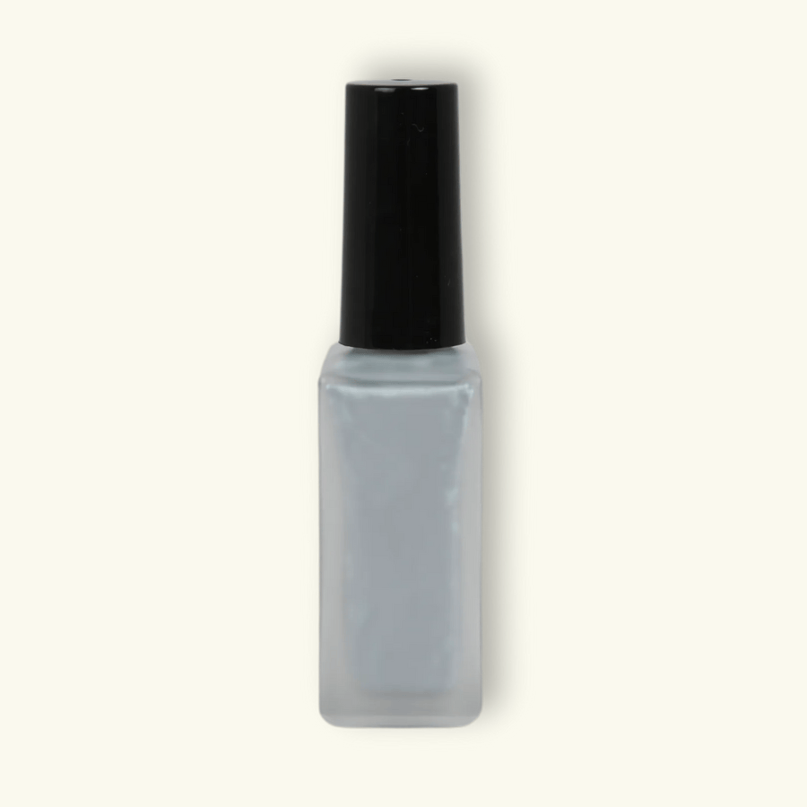 Vernis à ongles perméable gris de lin de la marque n3am