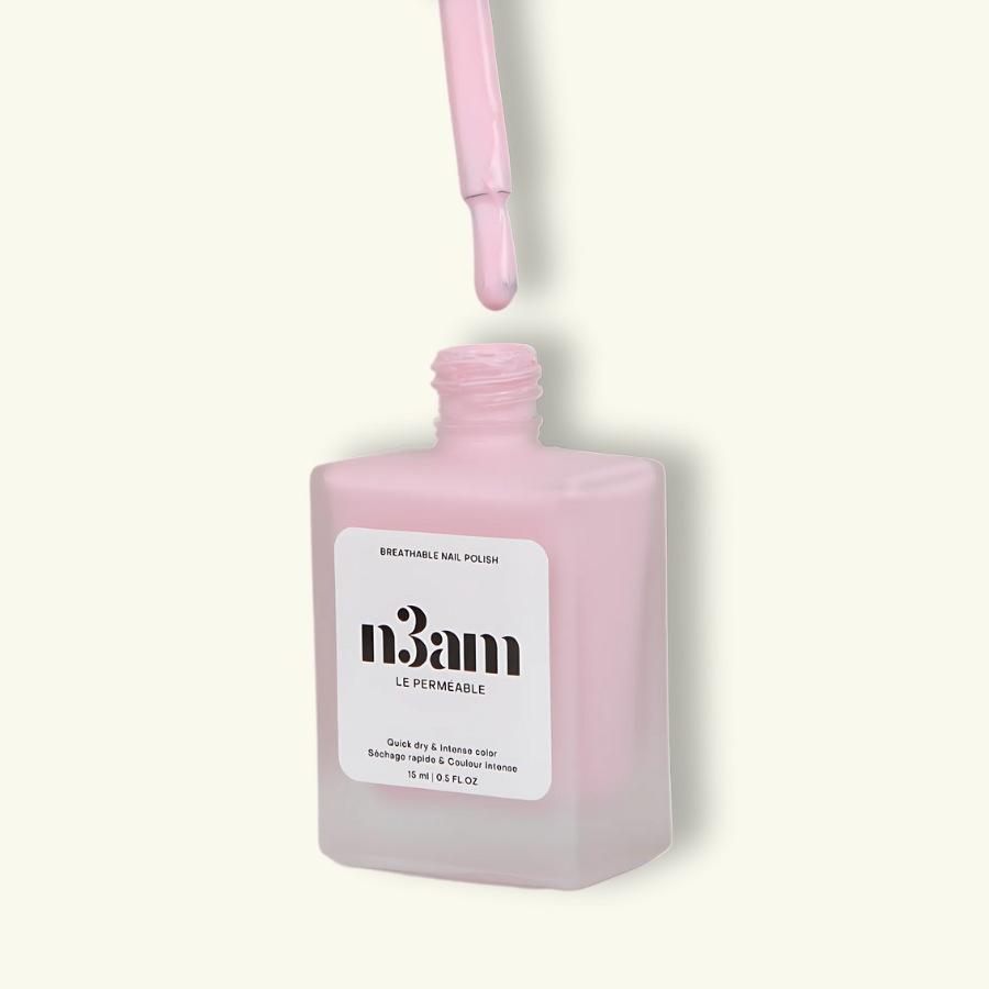 Flacon de vernis halal Rose Babydoll perméable et végan de la marque n3am