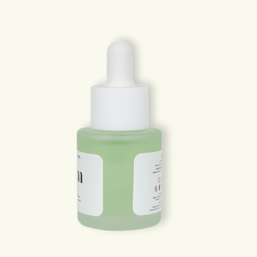 Flacon de l'Huile Sublime n3am : huile pour cuticules 100% naturelle avec flacon compte-gouttes, hydrate et renforce les ongles naturels. Facilite la coupe des cuticules.