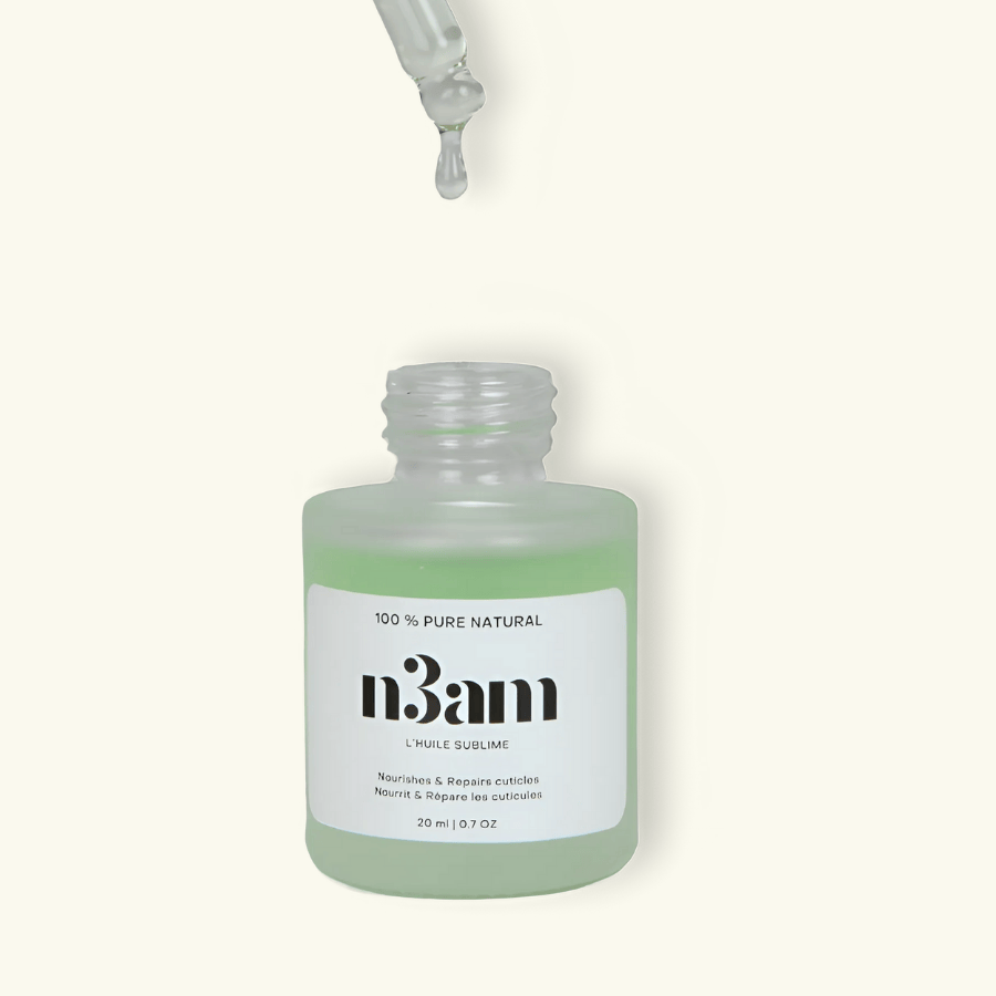 Flacon de l'Huile Sublime n3am : huile pour cuticules 100% naturelle avec flacon compte-gouttes, hydrate et renforce les ongles naturels. Facilite la coupe des cuticules.